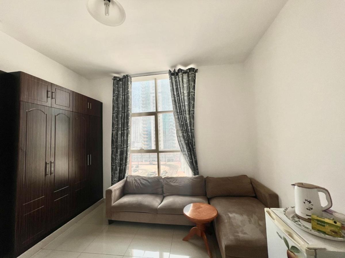 Private Room In 2Br Apartment ดูไบ ภายนอก รูปภาพ