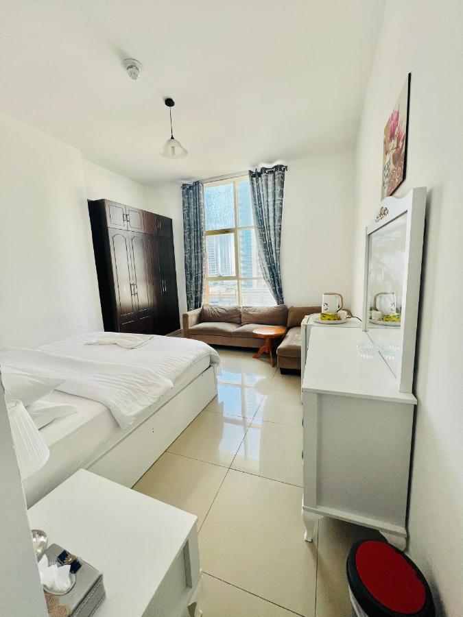 Private Room In 2Br Apartment ดูไบ ภายนอก รูปภาพ