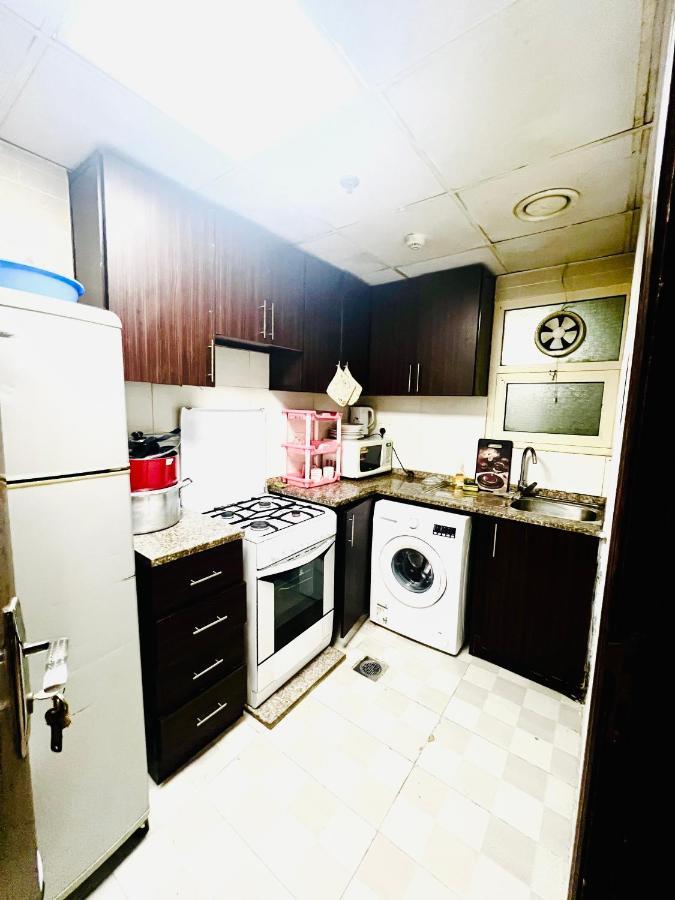 Private Room In 2Br Apartment ดูไบ ภายนอก รูปภาพ