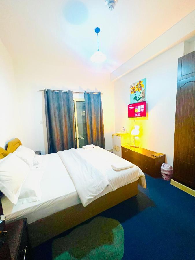 Private Room In 2Br Apartment ดูไบ ภายนอก รูปภาพ