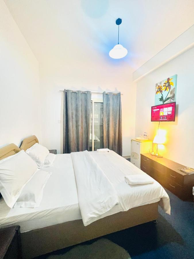 Private Room In 2Br Apartment ดูไบ ภายนอก รูปภาพ